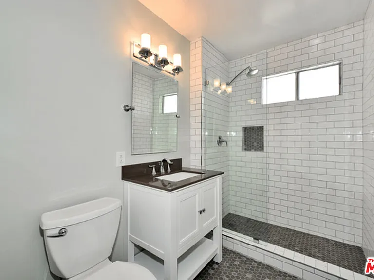 2427 Centinela Ave #G — Photo 13