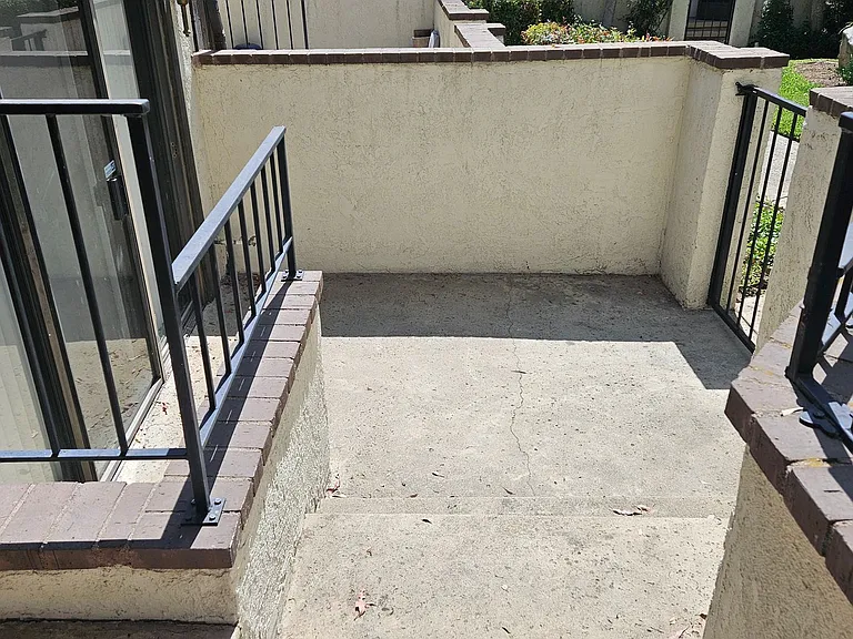 109 E Rosewood Ct — Photo 25