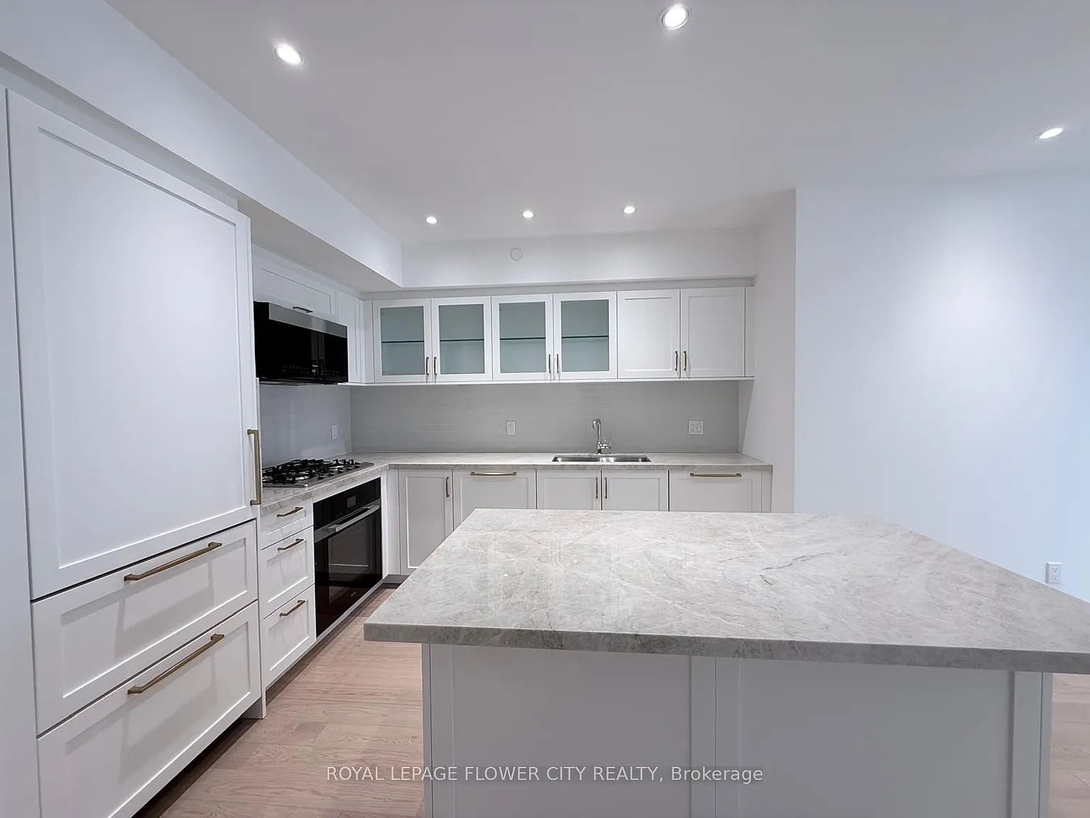 Glenhill Condominiums — Photo 4