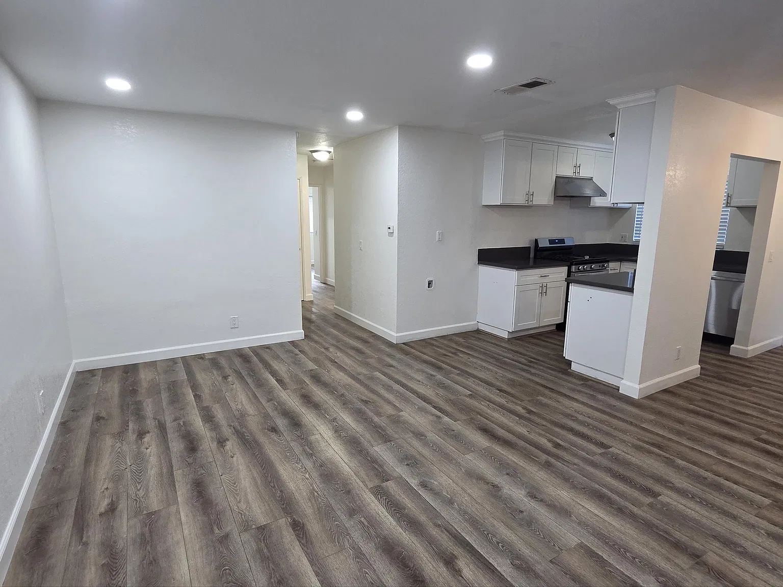 3 bed, 1000 sqft, $2,895 — Photo 3