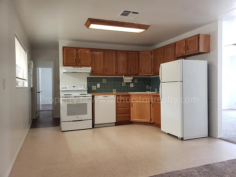 1020 Wofford Dr — Photo 2
