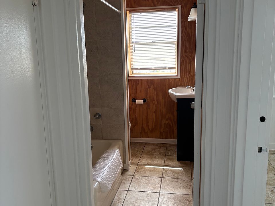 2nd image of 910 2nd St N APT 16
