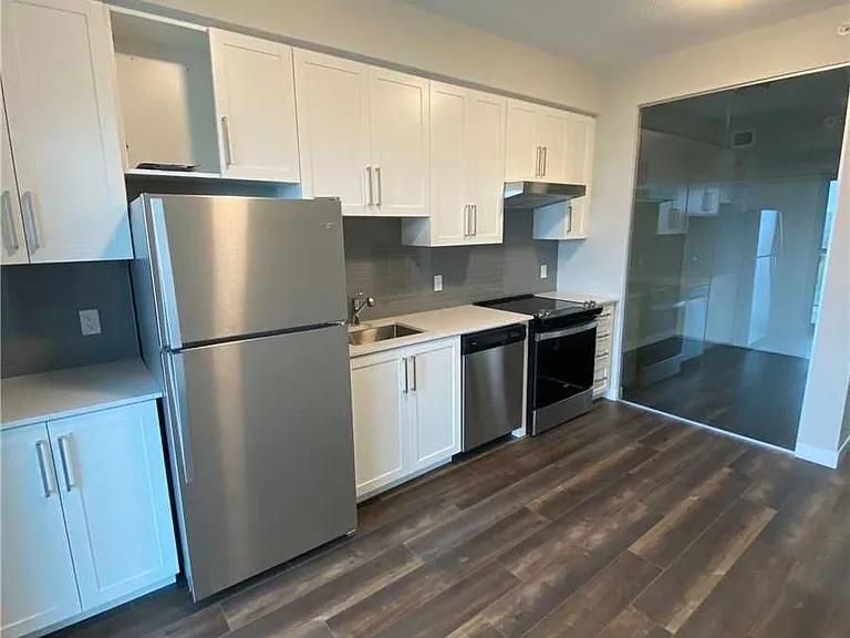 15 Queen St S #1706 — Photo 2