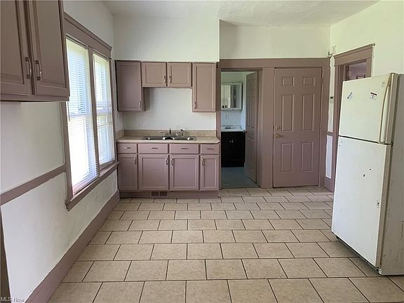 4th image of 11702 Soika Ave