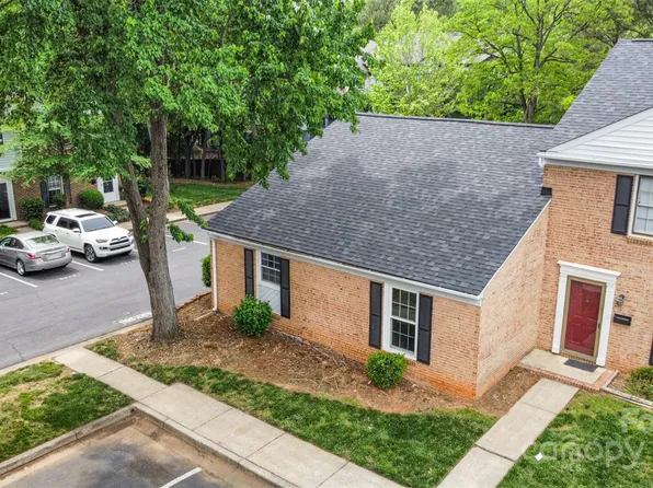 8325 Knights Bridge Rd, Charlotte, NC 28210