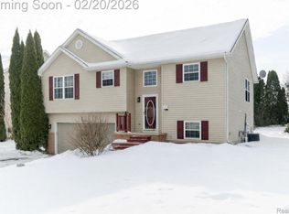 2430 Hickory Circle Dr, Howell, MI