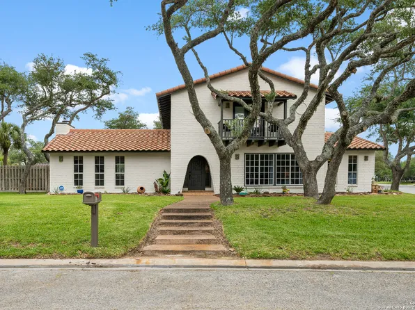 102 Bay Hills, Rockport, TX 78382