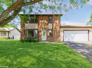3100 Fox Hill Rd, Aurora, IL 60504