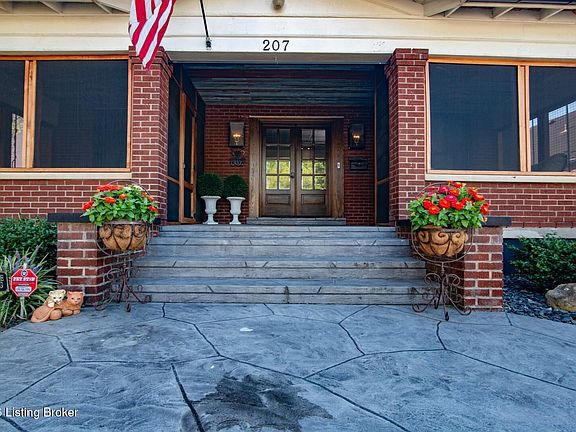 4th image of 207 N Main St
