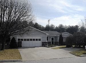1st image of 136 Derbyshire Dr