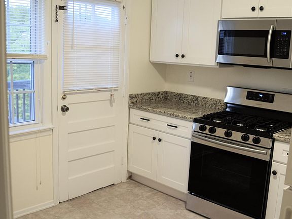 3rd image of 7 Columbia Dr APT 3B