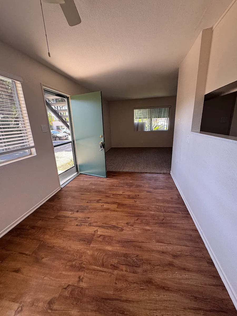 Building Photo - 118 N Padre Juan Ave #118