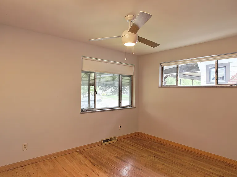 2186 Chesterland Ave — Photo 5