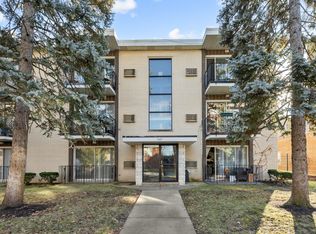 1347 Perry St APT 4, Des Plaines, IL 60016