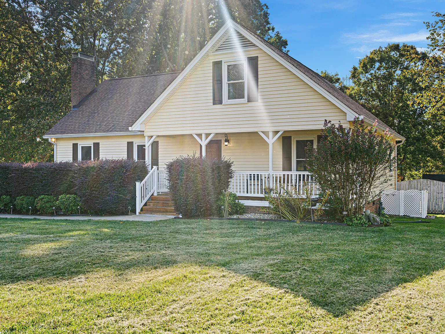 4 bed, 2596 sqft, $4,800 — Photo 2