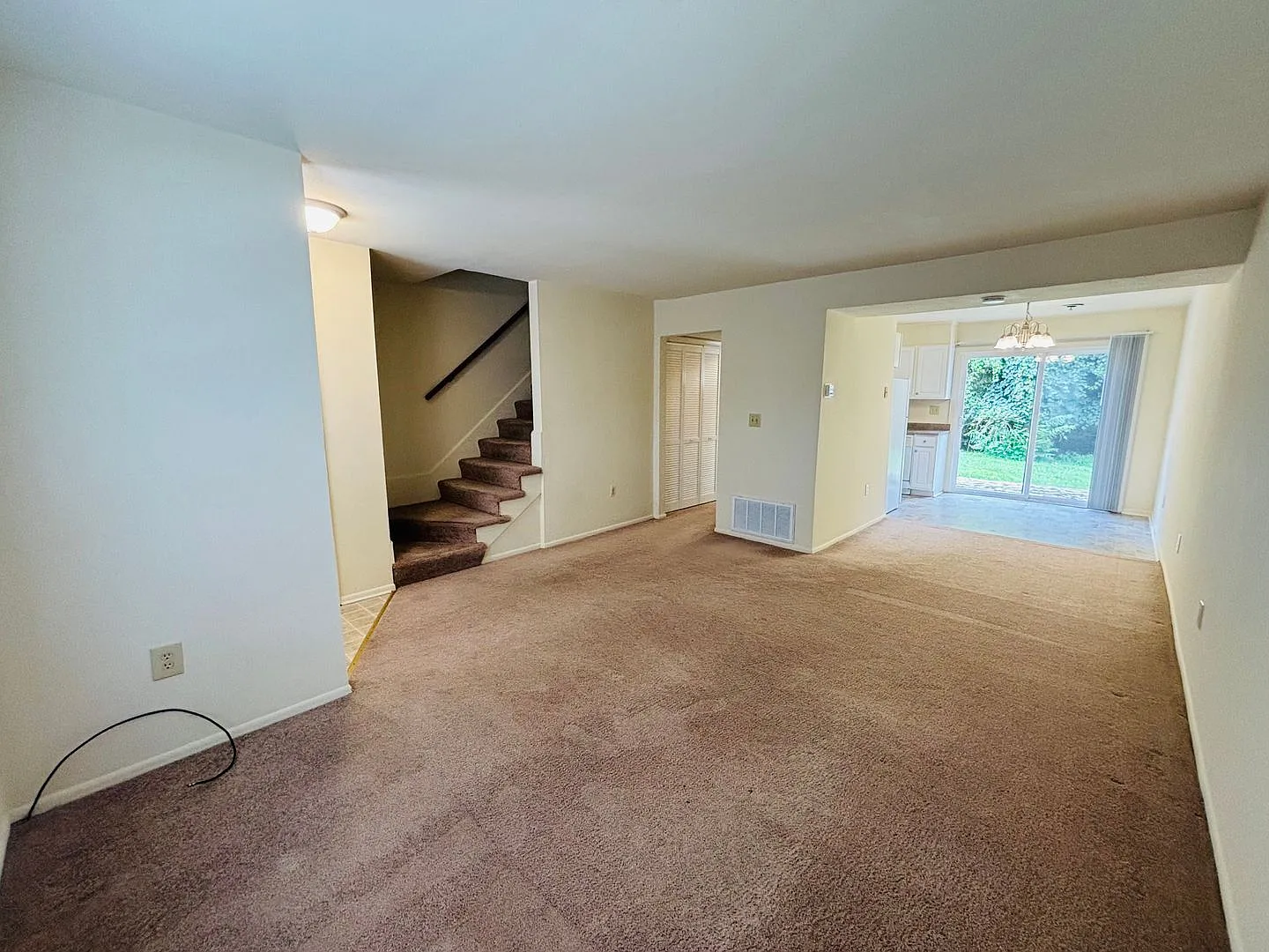 2 Bedroom, 1.5 Bath Townhouse — Photo 4