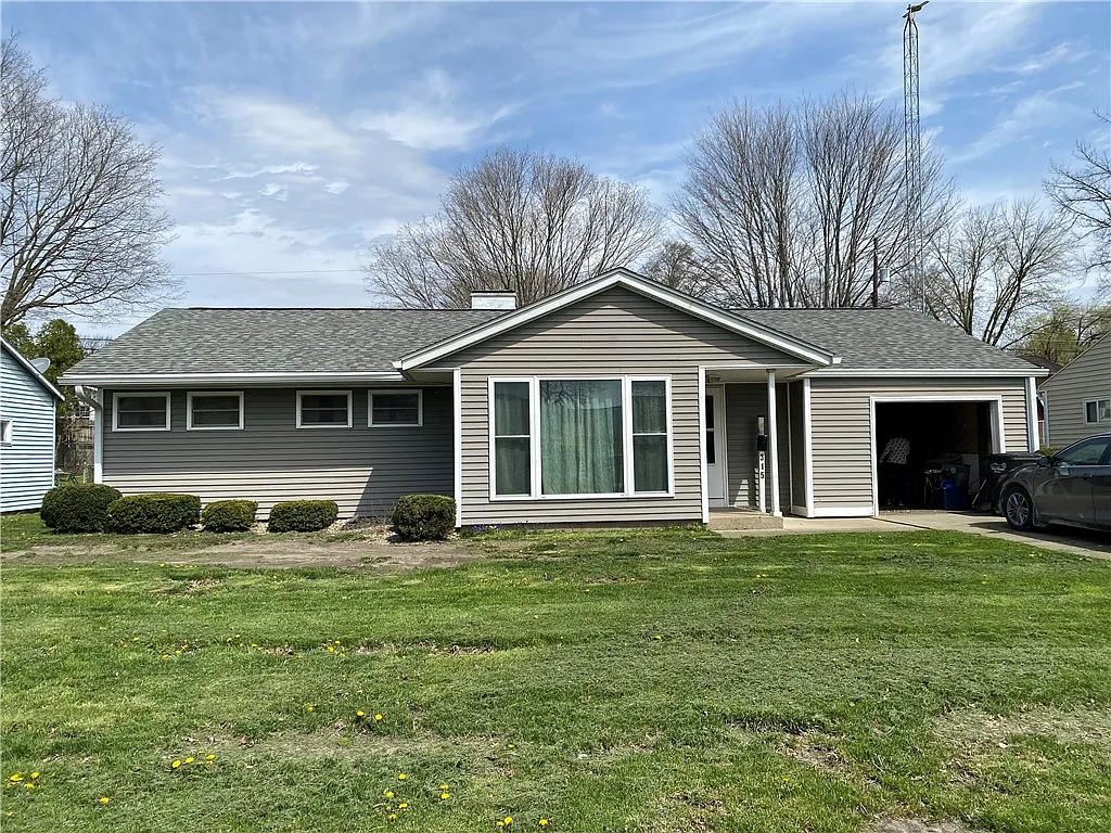 315 Dawn Ave photo 1