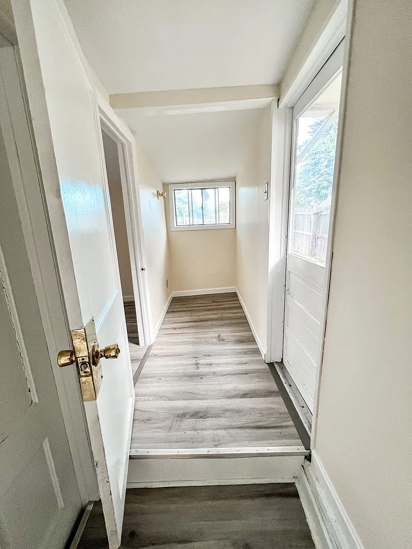 20 Cedar St, Burlington, VT | 5 Bedroom House with Private Yard & Parking | June 2027 — Photo 4