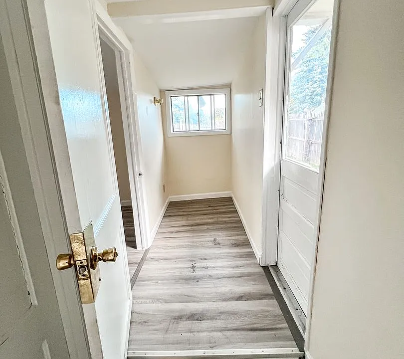 20 Cedar St