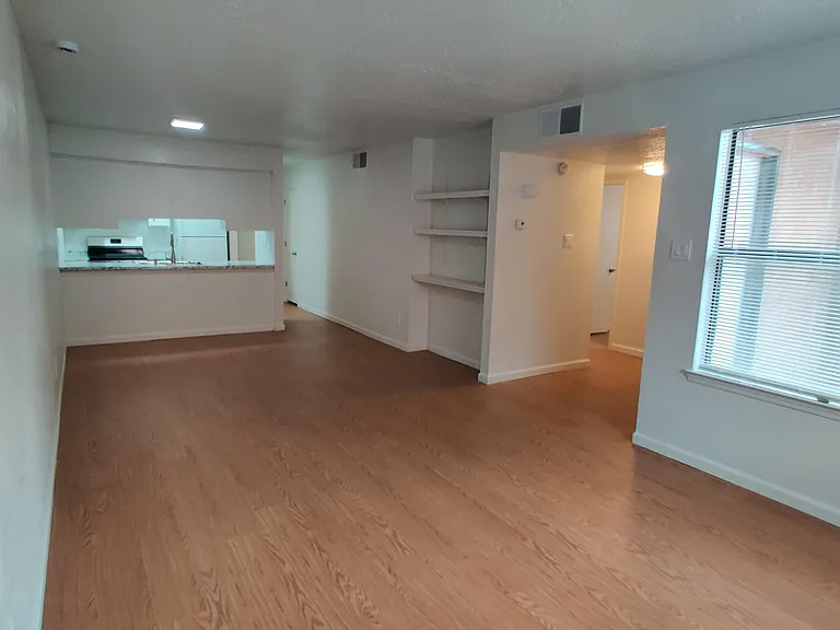 2916 Palo Verde Dr NE #B — Photo 2