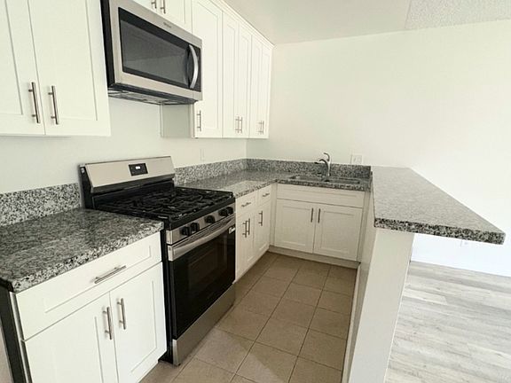 4th image of 469 W Windsor Rd