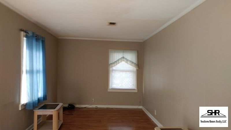2nd image of 3704 W Gadsden St
