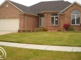 21463 Raintree Dr, Macomb, MI 48044