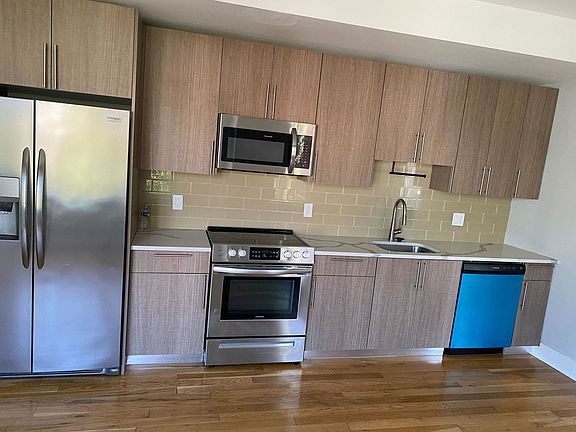 4th image of 1642 Cambridge St #B