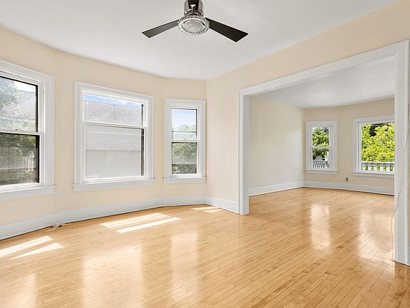 4th image of 2552 N Palmer St