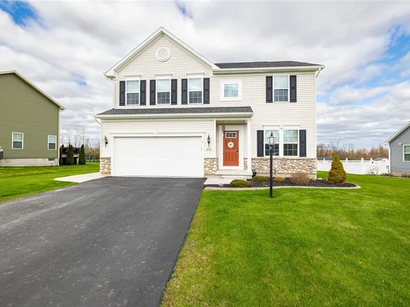 1830 Halesworth Ln, Ontario, NY 14519