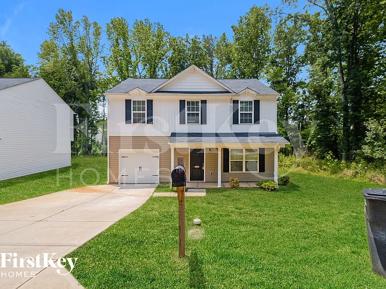 4019 Maderia Dr NW — Photo 1