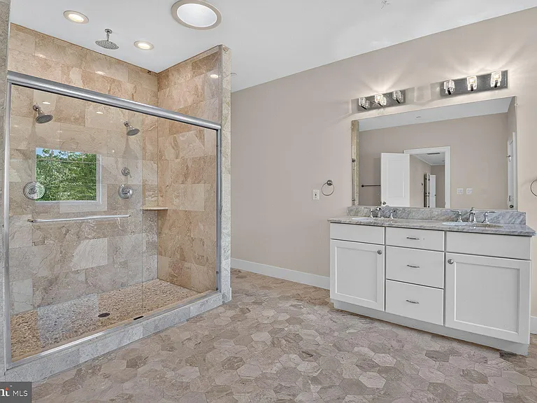 13828 Travilah Rd — Photo 33
