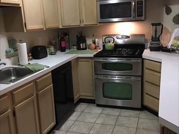 3rd image of 38 Trotters Ln #1010