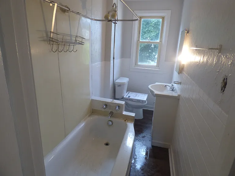1134 Race St — Photo 11