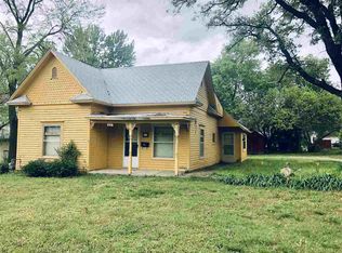 811 Huntress St, Clay Center, KS 67432