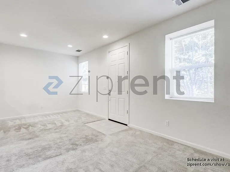 107 San Juan Batista St — Photo 2