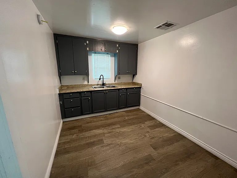 437 Oildale Dr — Photo 13