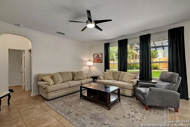 4 bed, 2.5 bath, 3002 sqft, $3,200 — Photo 4