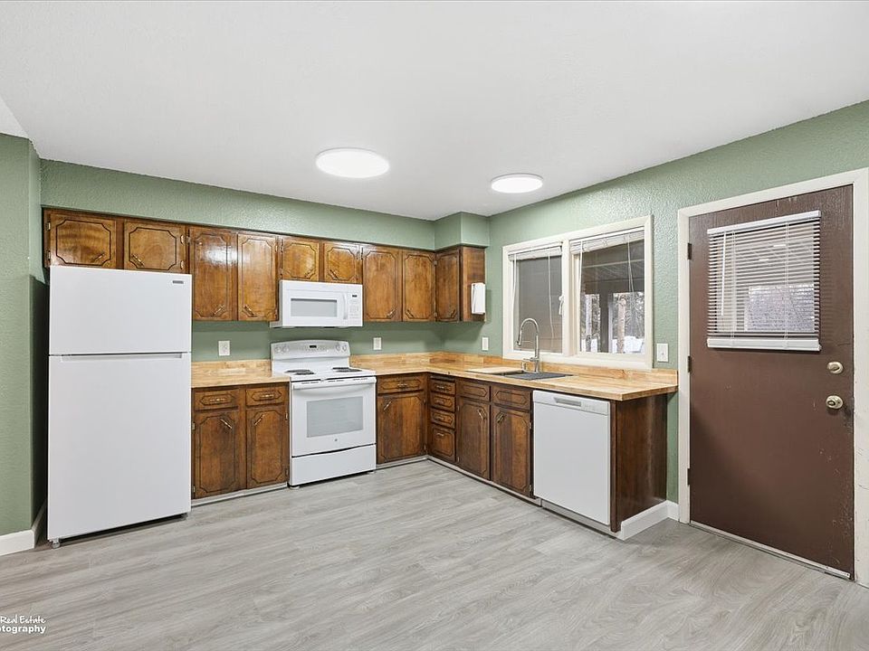 Kitchen. All new appliances.