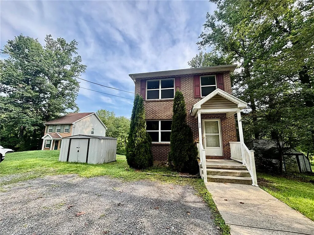 3 bed, 1.5 bath, 1700 sqft, $2,200 — Photo 2