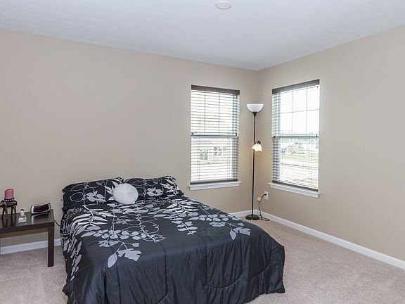 5th image of 15876 Chapel Park Dr E