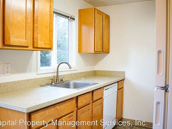 5th image of 3595 Cedaroak Dr APT 28