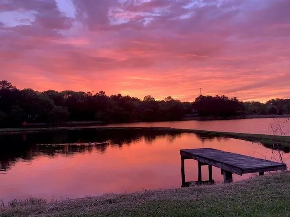 561 Lakeway Dr, Montgomery, TX 77316