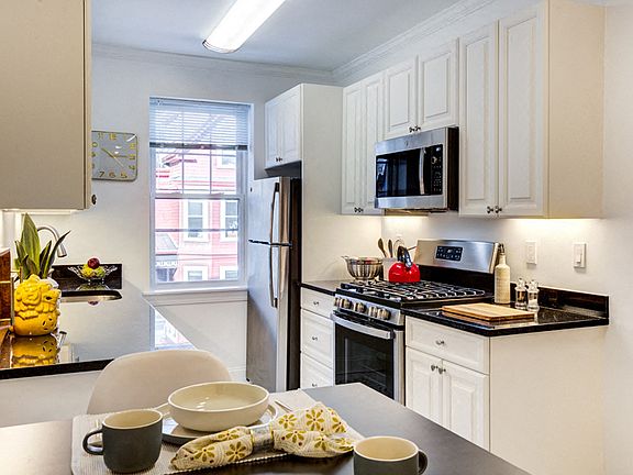Kitchen Auburn Harris Courtyard Brookline MA Apartments