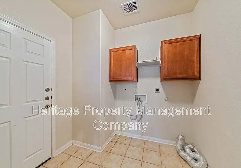 141 Springtree Blf — Photo 29