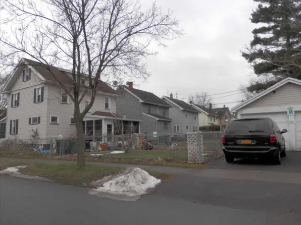 32 Devon Rd, Rochester, NY 14619