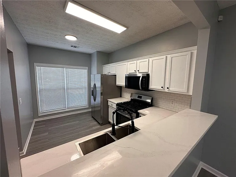 2025 Austin Park Cir — Photo 12