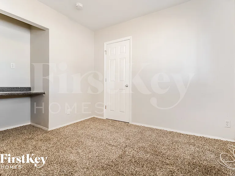 7156 N 17th Dr — Photo 12