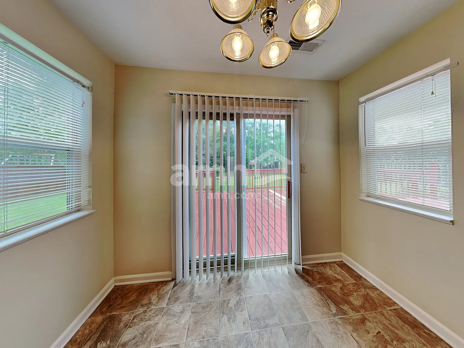 3 bed, 2.0 bath, 2109 sqft, $2,375 — Photo 4