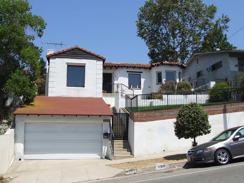 4307 York Blvd